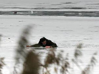 Трое жителей Красноярского края погибли, провалившись под лед